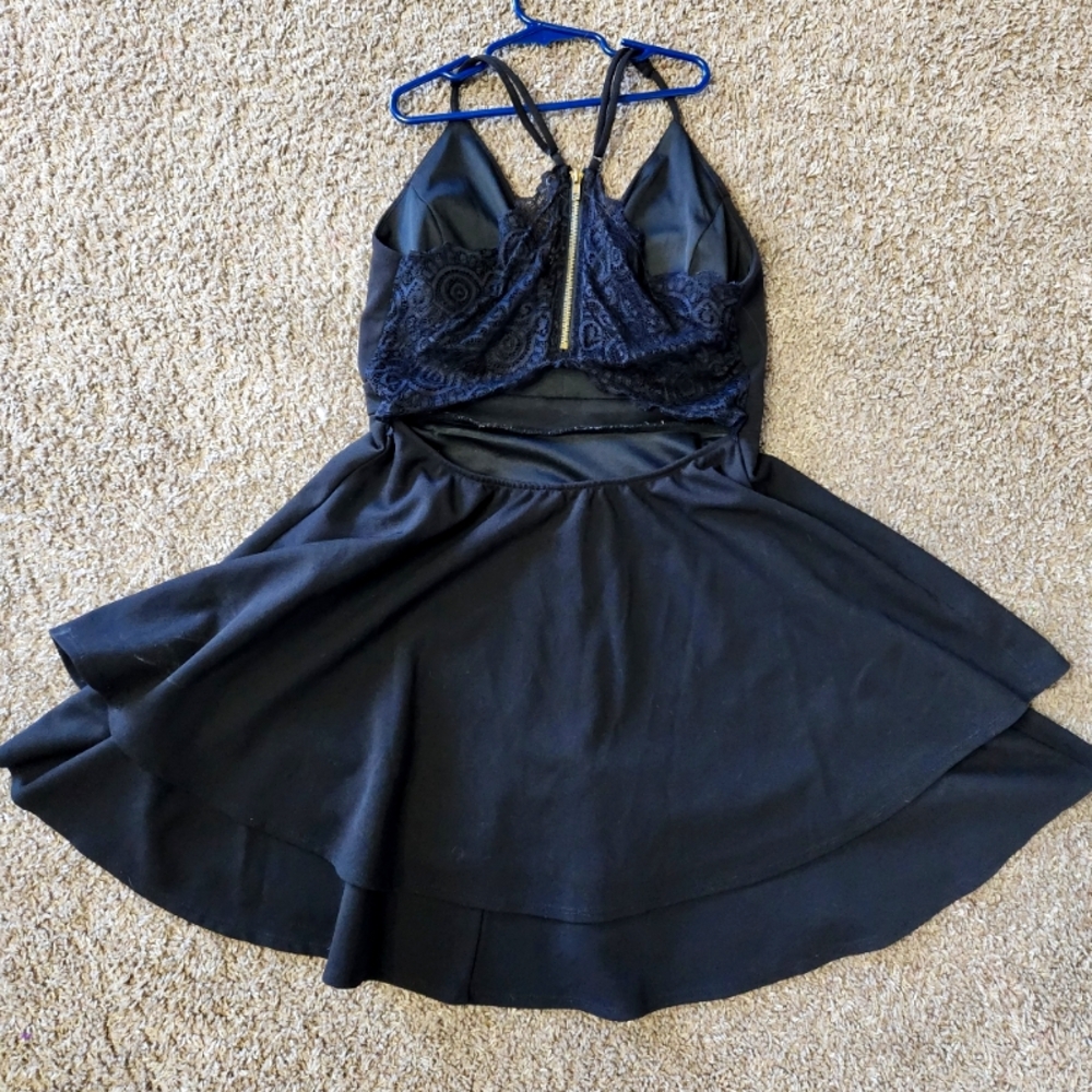 Mini Black Open Back bress